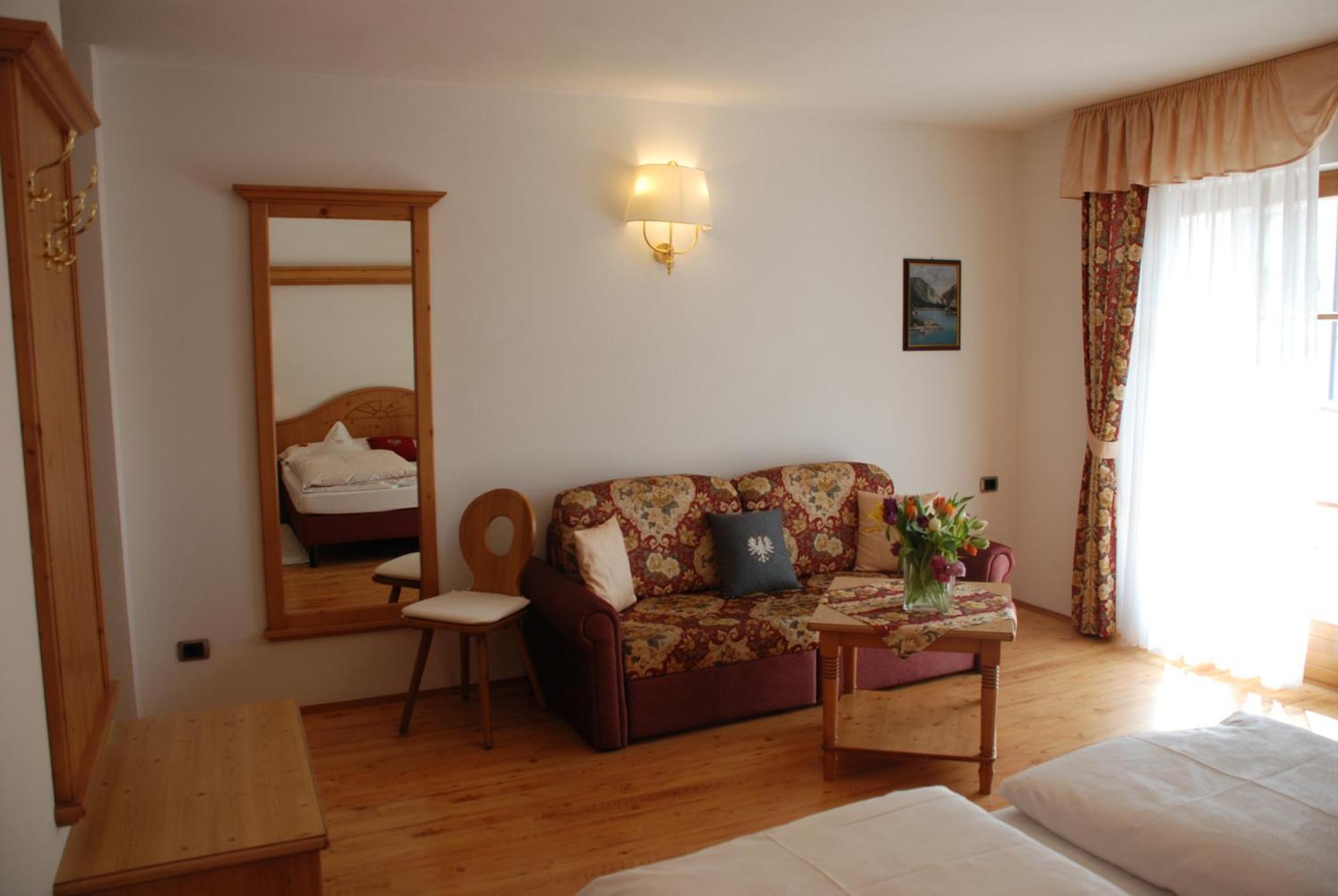 Flora Hotel 3*