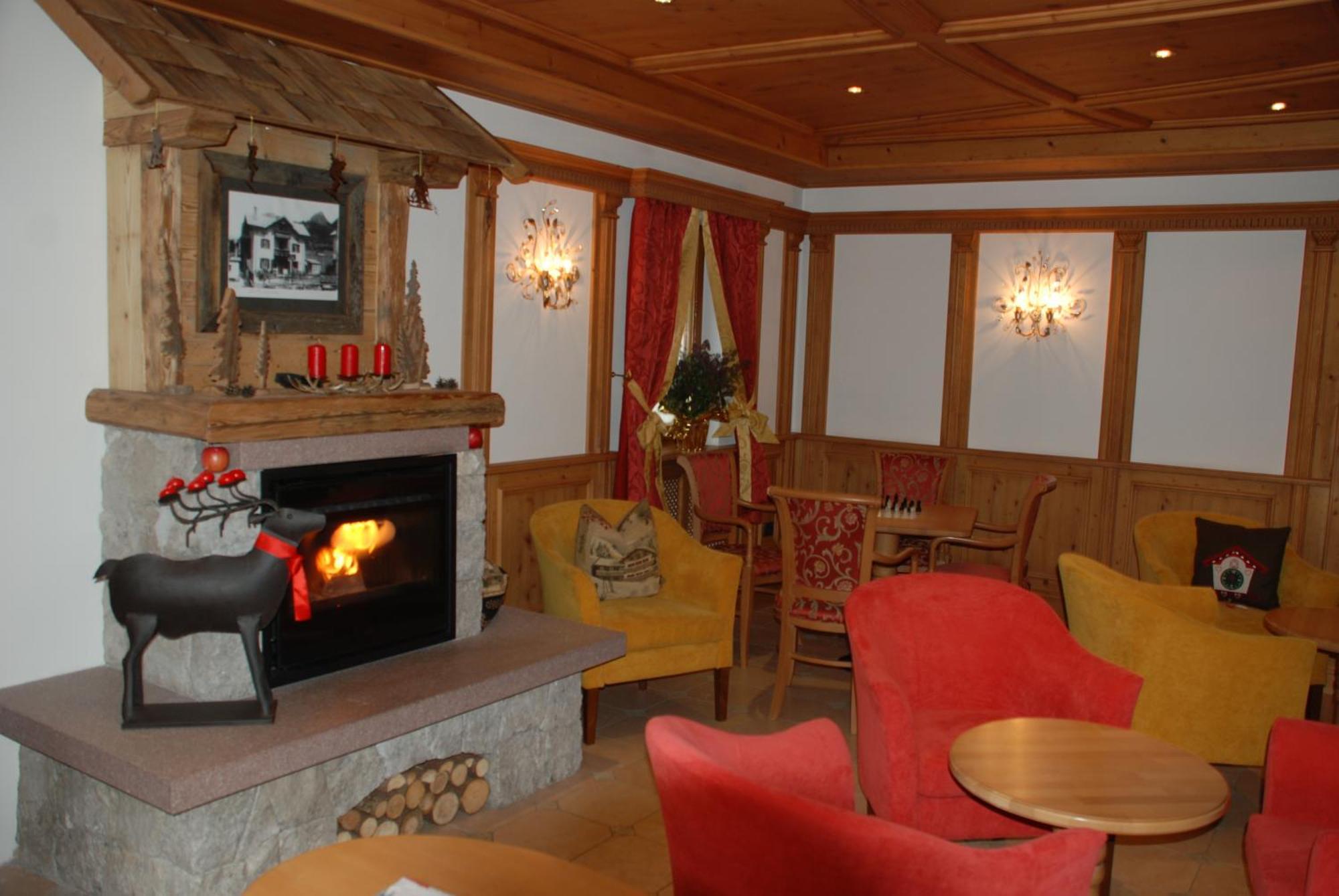 Flora Hotel 3*