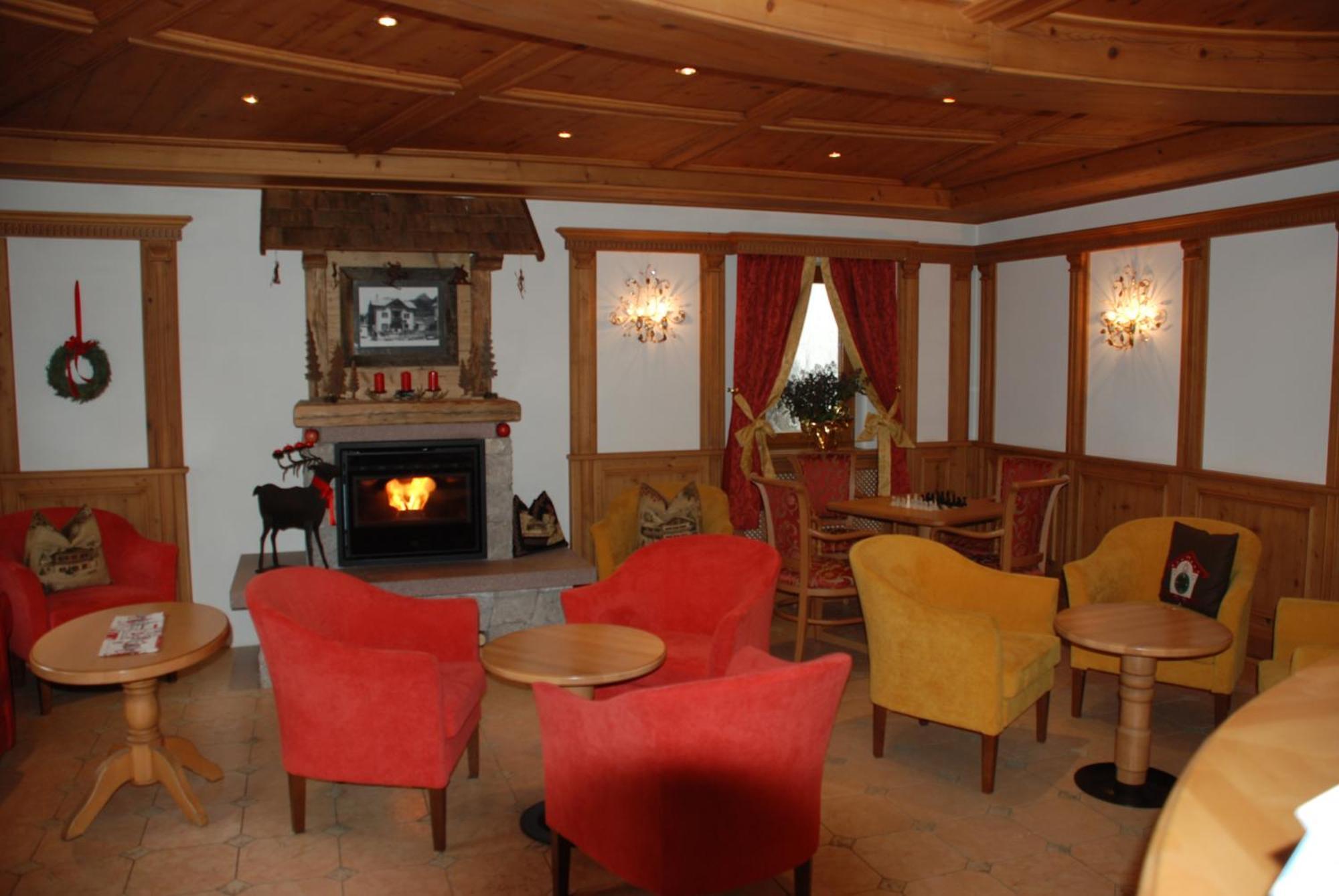 Flora Hotel 3*